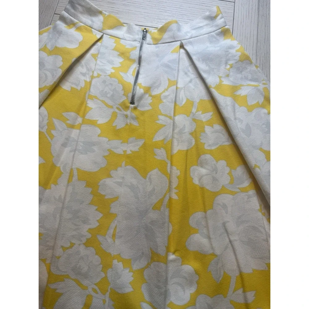 Top Shop Ladies A Line Knee Length Exposed Zipper Yellow Floral Print Skirt. Sz4